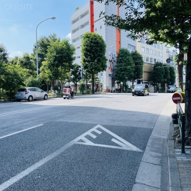 ACN青山PLACE ビル前面道路