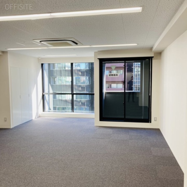 エヌワンビル 室内