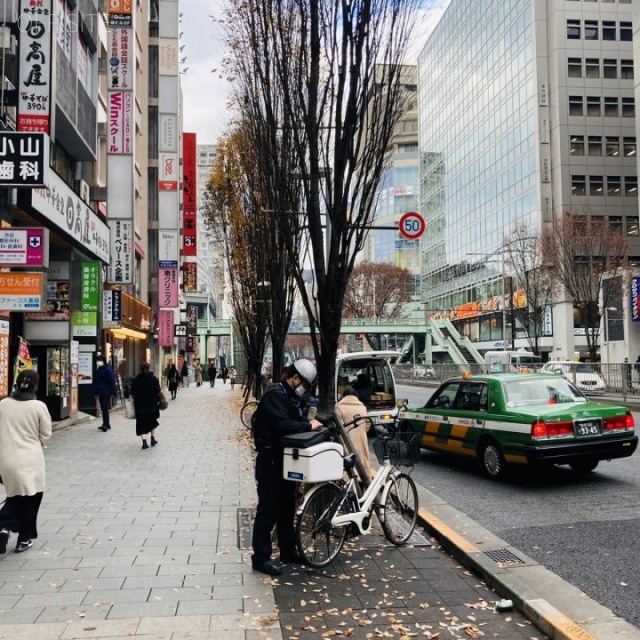 マトリクス・ツービル ビル前面道路