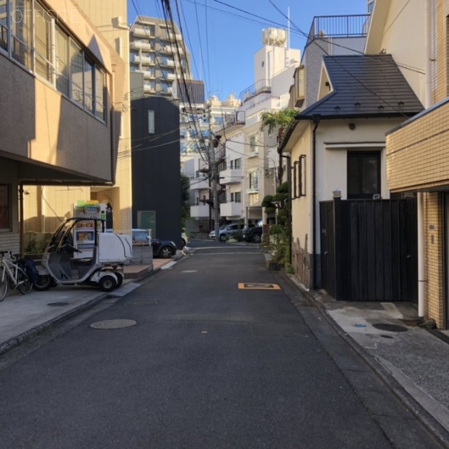 第二エイルビル ビル前面道路