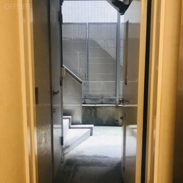 青山アイビスビル エントランス