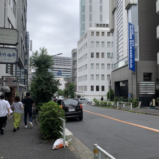 スタープラザ青山 ビル全面道路