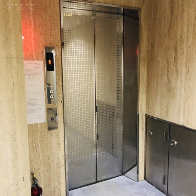 UENO CUBE EXECUTIVEビル エレベーター