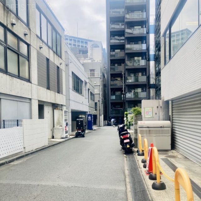 赤坂TKビル ビル前面道路