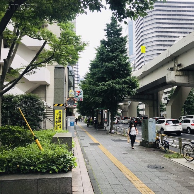 あいおいニッセイ同和損保新宿ビル 甲州街道沿い