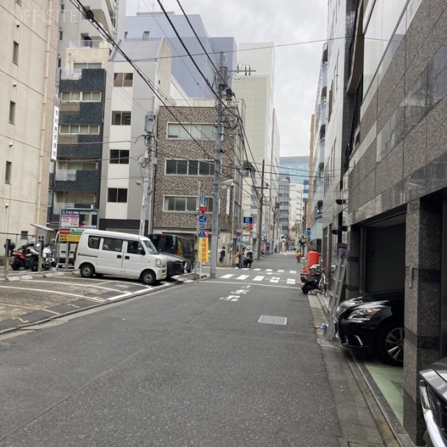 NOVEL WORK Kodenmacho ビル前面道路