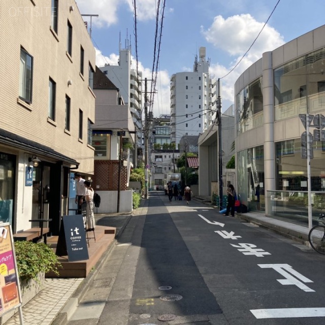 代官山ファーストビル ビル前面道路