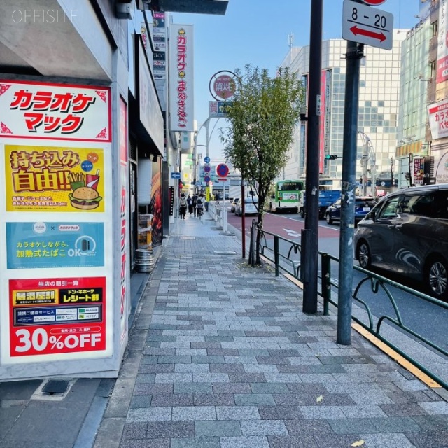 ウエノイレブンビル 前面歩道