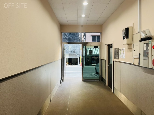 宝ビル エントランス