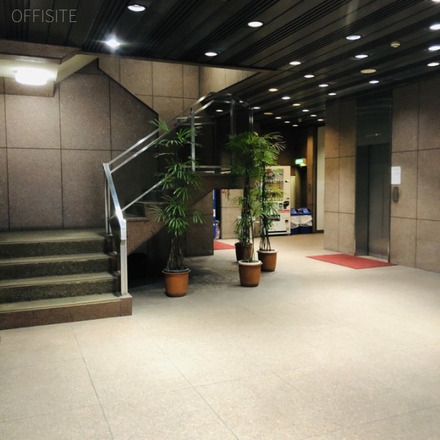 清話会ビル エントランス