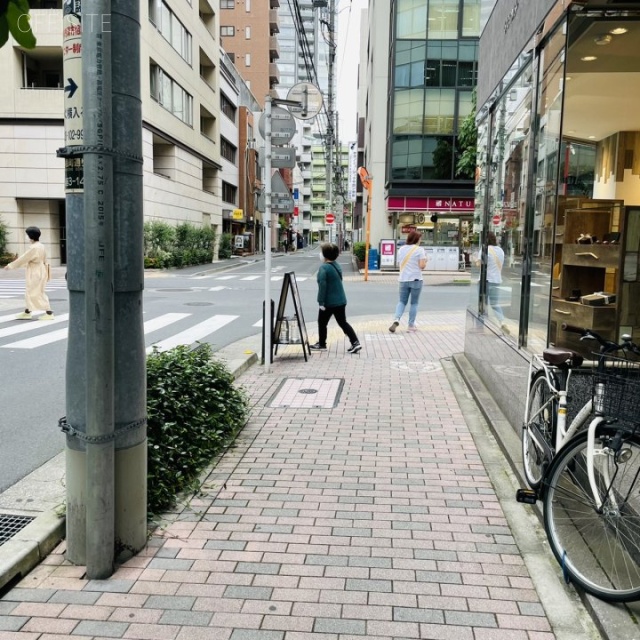 銀座3丁目ビル ビル前面道路