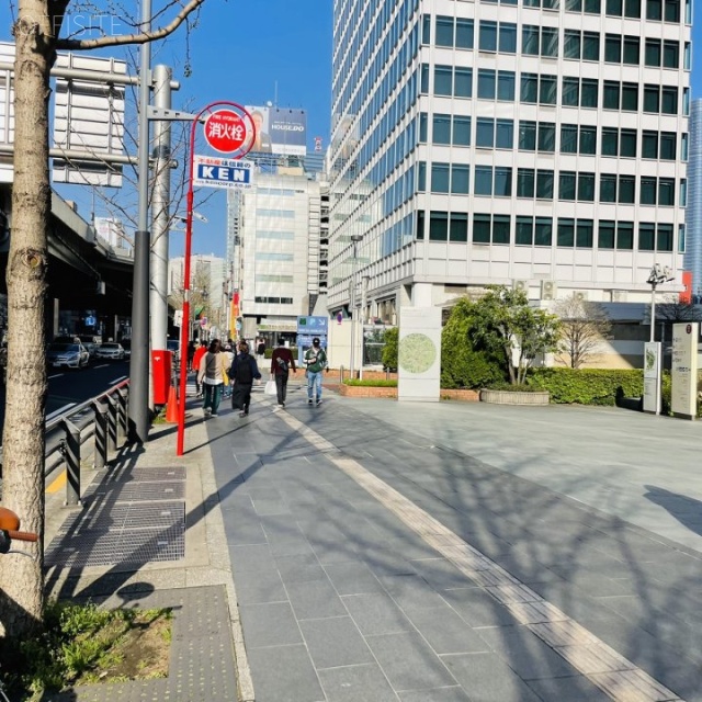 六本木ヒルズ森タワー 前面歩道