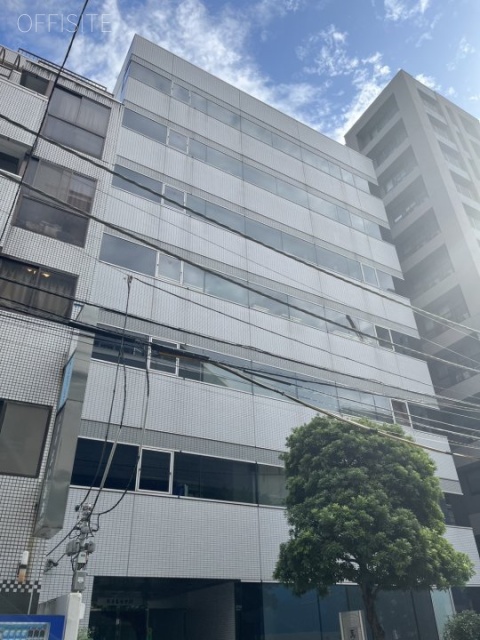 馬事畜産会館 外観