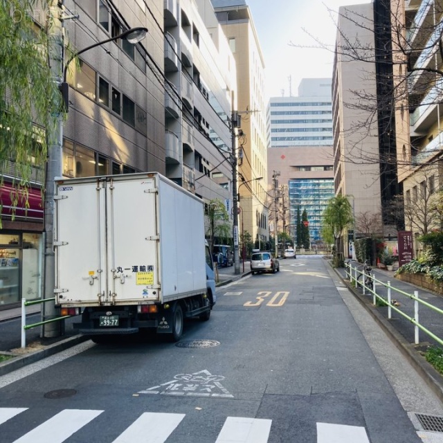 ル・グラシエルBLDG.1 ビル前面道路