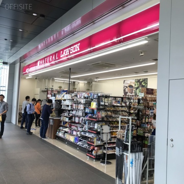 JR新宿ミライナタワー ビル内にコンビニあり