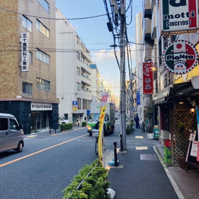 本郷三宝ビル ビル前面道路