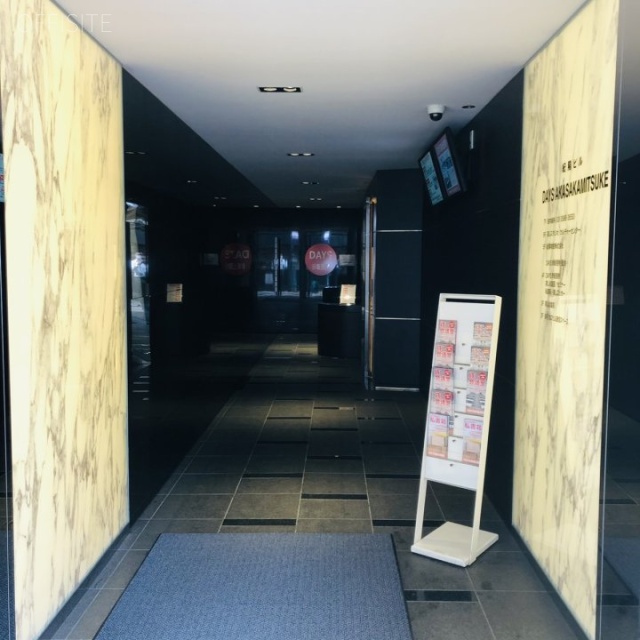 紀陽ビル エントランス