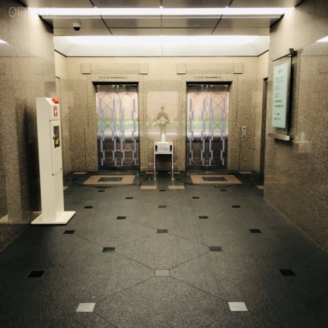 麹町ビル エントランス