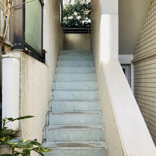 日産研会館 外観