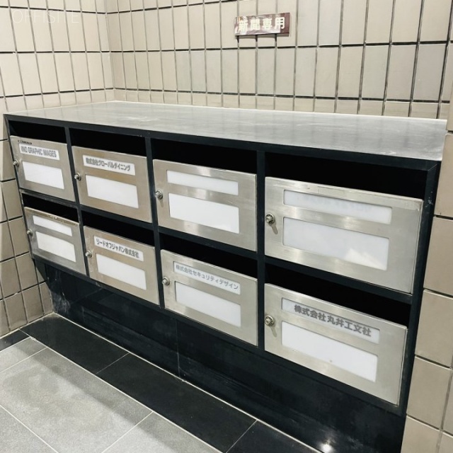 コラム南青山 新聞受け