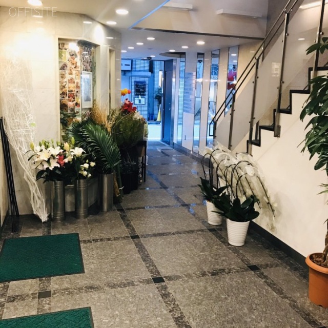 青柳ビル エントランス