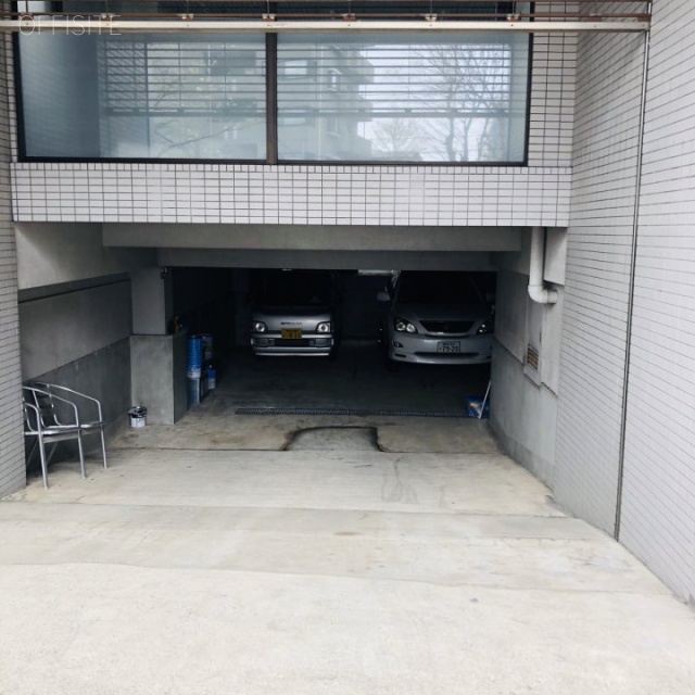 東和谷原ビル 駐車場