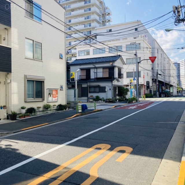 ワイズビル ビル前面道路