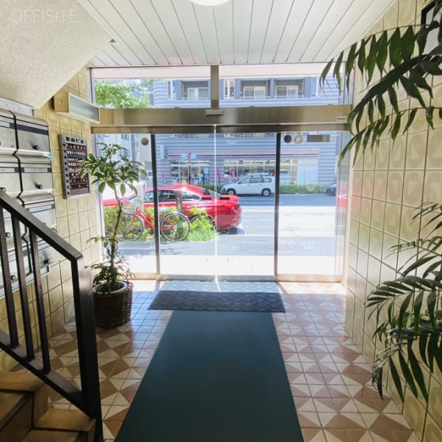 秋山ビル エントランス