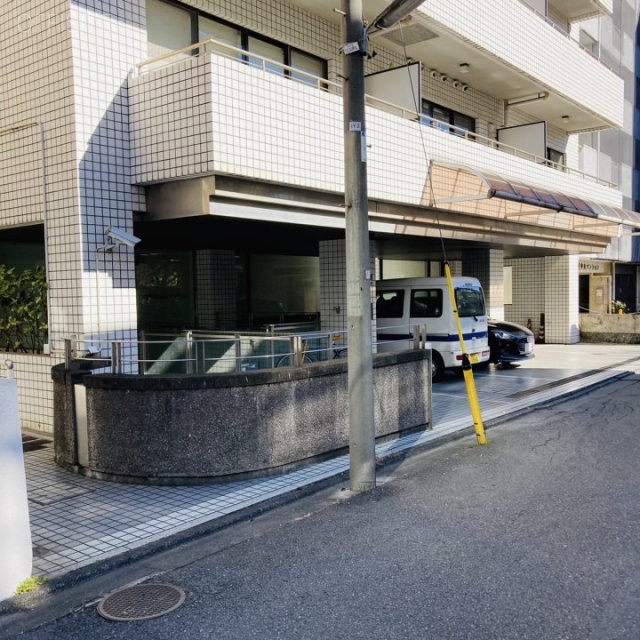 日産研会館 外観