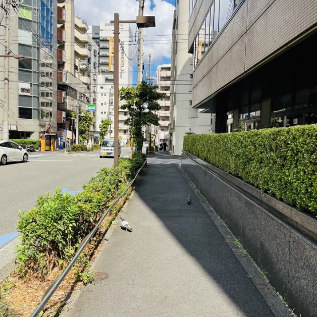 大河内ビル 前面歩道