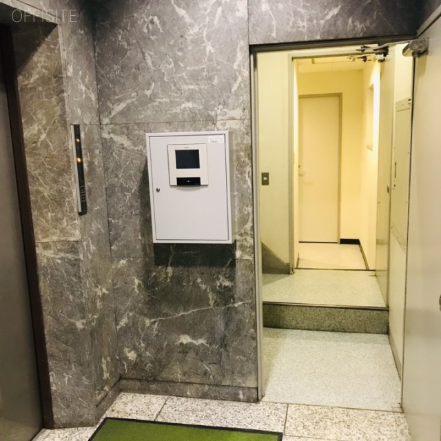 深山ビル エントランス