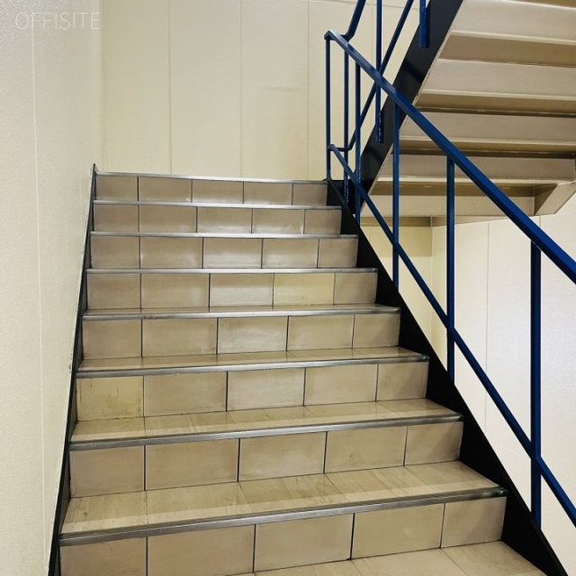 JA共済埼玉ビル 階段