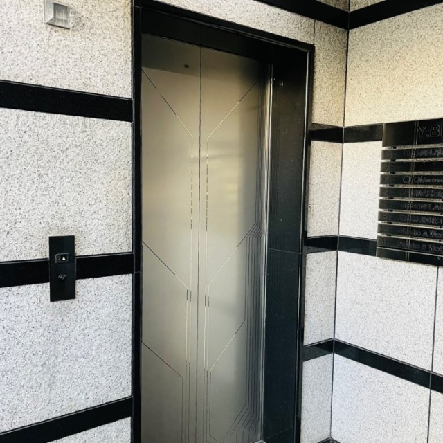 Y.BLDG エレベーター