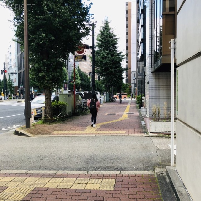 NCKビル 前面道路