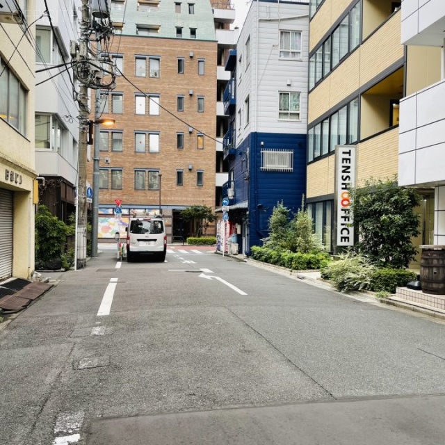 茗渓(めいけい)ビル ビル前面道路