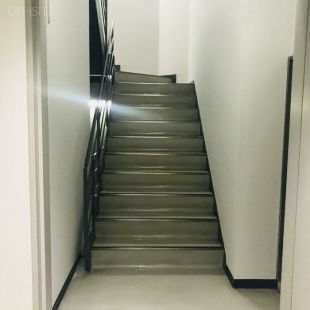 キューブワン麹町 階段