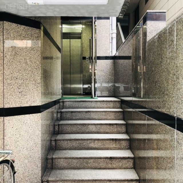 友輪ビル エントランス