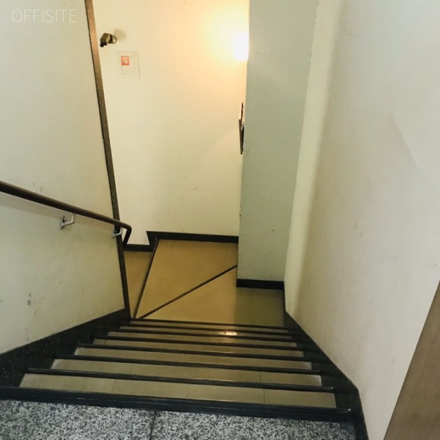 中島商事ビル 内階段