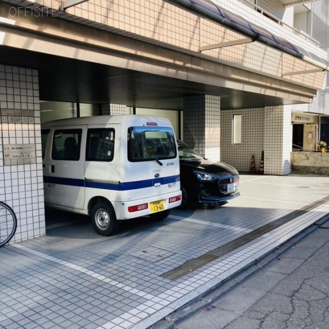 日産研会館 駐車場