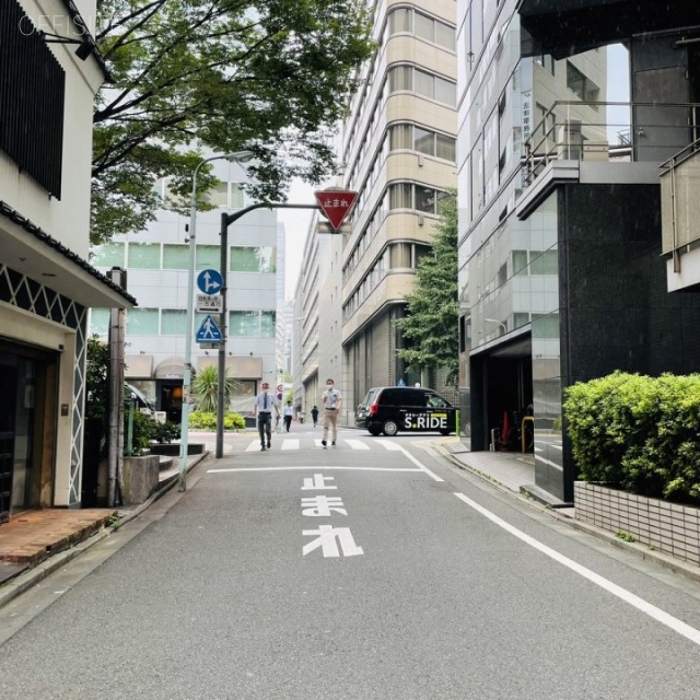 紅花ビル ビル前面道路