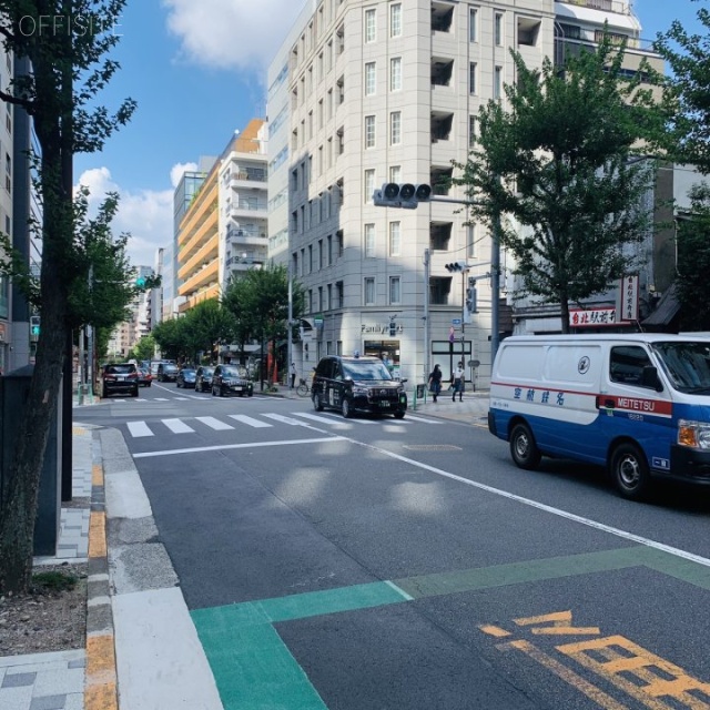 オーセンティック半蔵門 前面は半蔵門駅通り