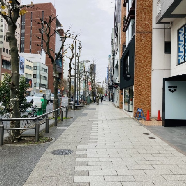 カワムラビル ビル前面道路