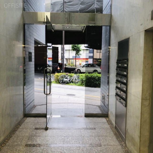 和光ビル エントランス