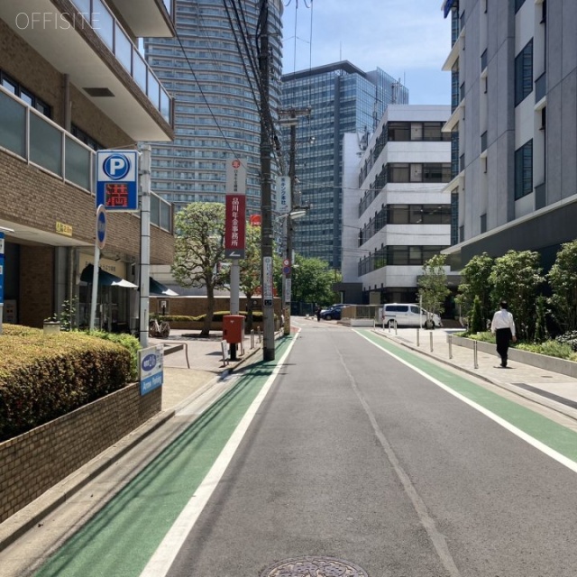 高徳ビル ビル前面道路