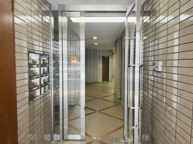 東京エムワイビル オフィスビル出入口