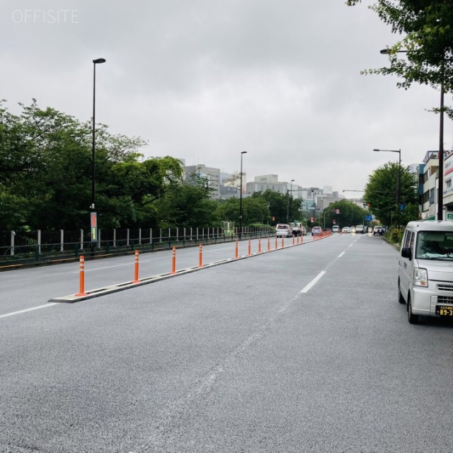 市ヶ谷科学技術イノベーションセンタービル ビル前面道路