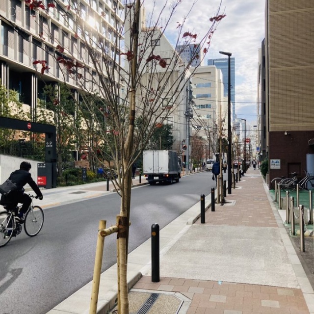 錦町スクウェアビル ビル前面道路