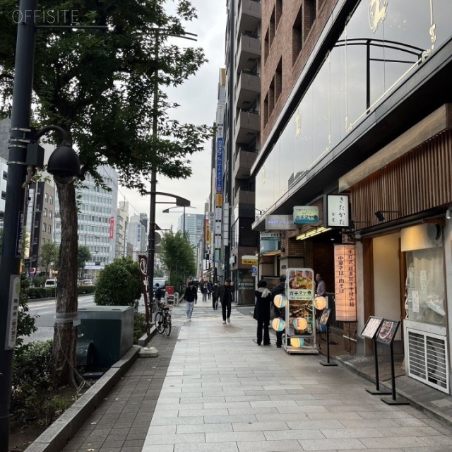 樋谷ビル 前面歩道