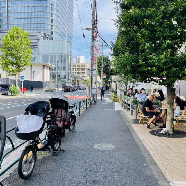 麻布台日ノ樹ビル 前面歩道