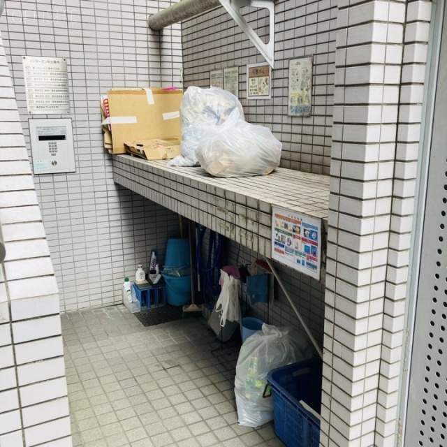 第一スレートビル ゴミ置き場